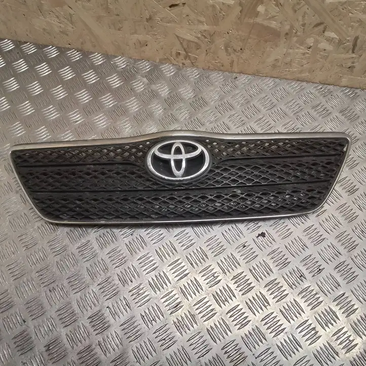 Toyota Corolla E120 E130 (2000 - 2004) 3055I010 Верхняя решетка радиатора — фото 1