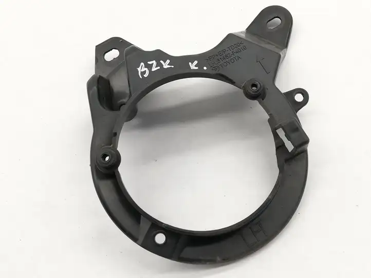 Toyota C-HR (2016 - 2022)  81482F4010 Кронштейн противотуманной фары