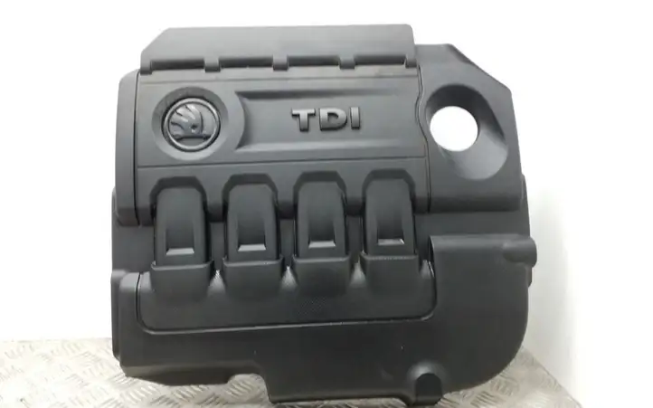 Skoda Octavia Mk3 (5E) (2013 - 2019) 04L103954Q Крышка двигателя декоративная — фото 1