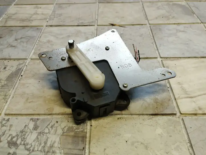 Subaru Outback (2009 - 2014) 1138002320 Двигатель задвижки потока воздуха — фото 4