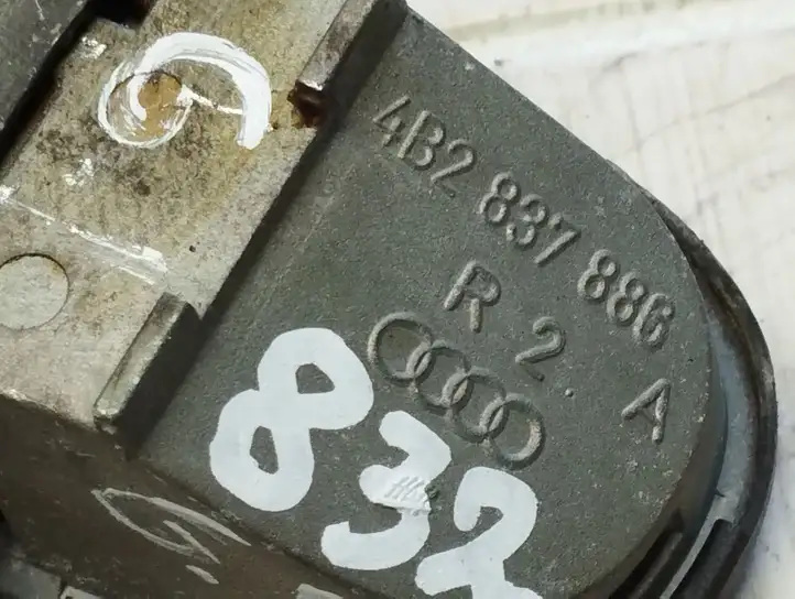 Audi A6 S6 C5 4B (1997 - 2001) 4B2837886A Наружная ручка задней двери — фото 2
