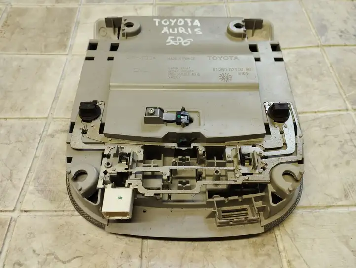Toyota Auris 150 (2006 - 2012) 8126002100BQ Передняя подсветка — фото 3
