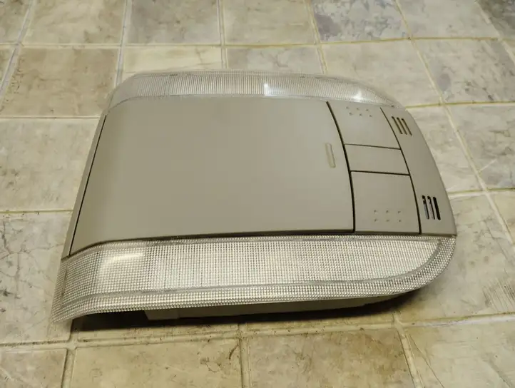 Toyota Auris 150 (2006 - 2012) 8126002100BQ Передняя подсветка — фото 4