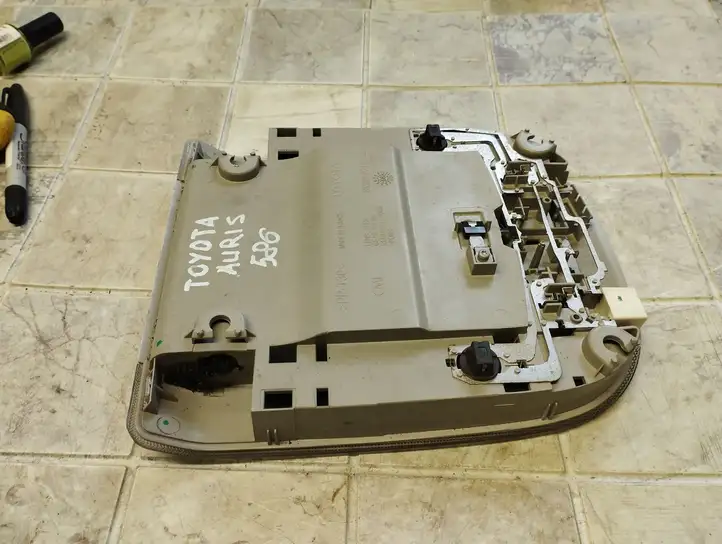 Toyota Auris 150 (2006 - 2012) 8126002100BQ Передняя подсветка — фото 5