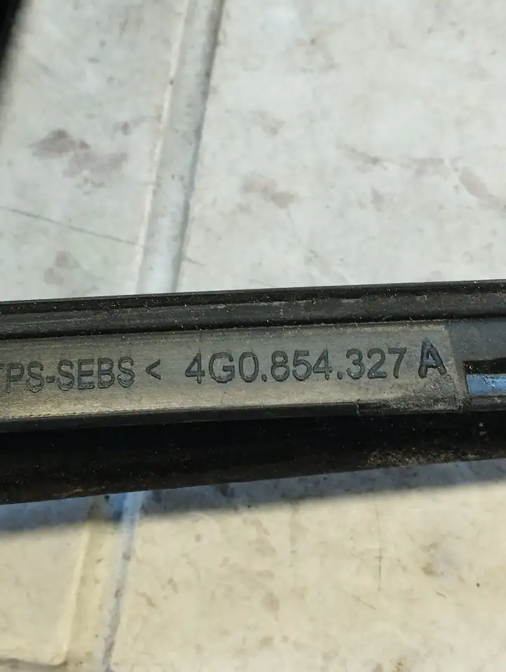 Audi A6 C7 (2011 - 2014) 4G0854327A Накладка стоек лобового стекла — фото 2