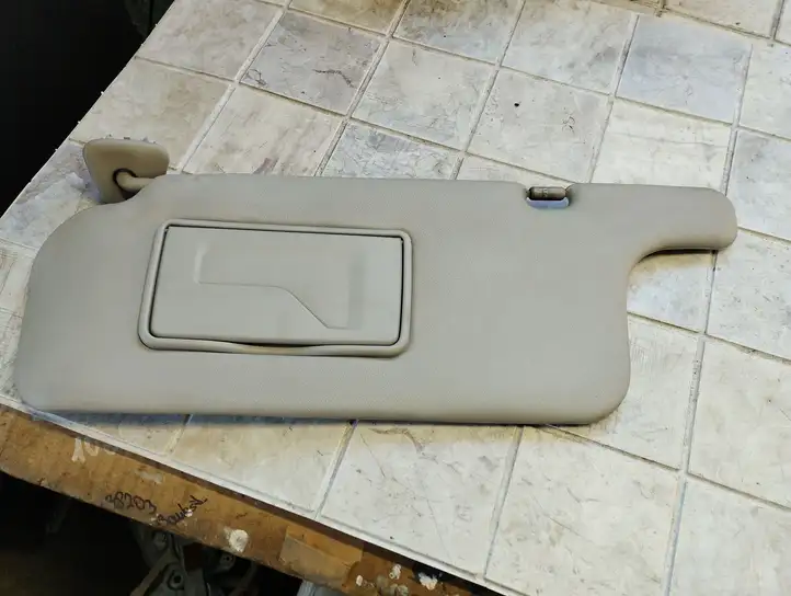 Toyota Corolla Verso E121 (2001 - 2004) Солнцезащитный козырек — фото 1