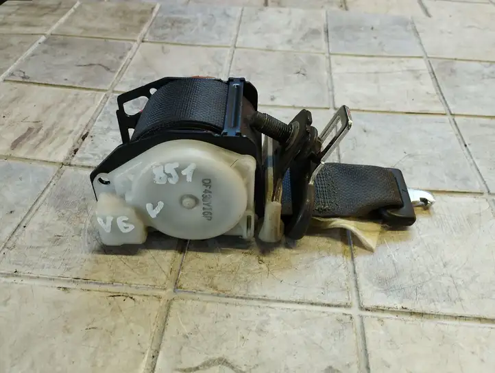 Toyota Corolla Verso E121 (2001 - 2004) Центральный ремень безопасности — фото 1