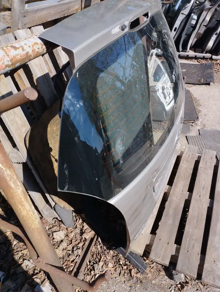 Toyota Corolla Verso E121 (2001 - 2004) Крышка багажника — фото 3