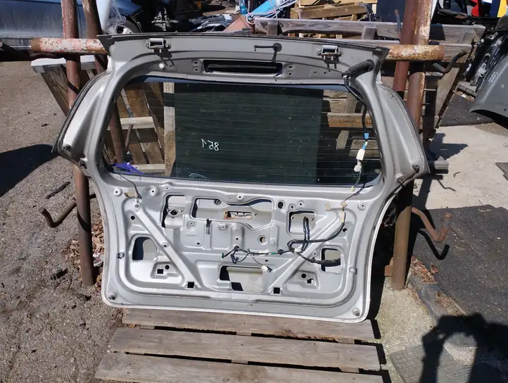 Toyota Corolla Verso E121 (2001 - 2004) Крышка багажника — фото 4