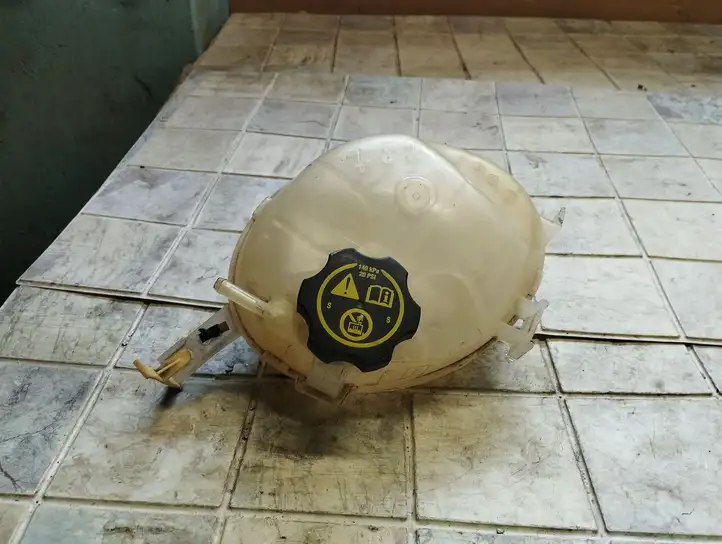 Chevrolet Cruze II (2016 - ) 13459964 Расширительный бачок — фото 1