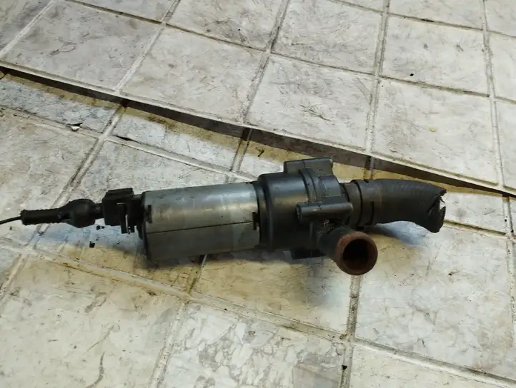 Audi A4 S4 B6 8E 8H (2000 - 2006) 0392020034 Электроциркуляционный насос — фото 3
