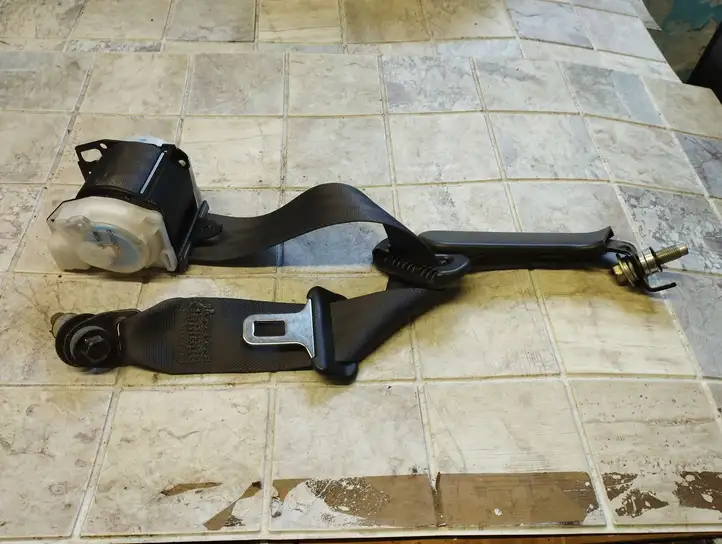 Honda Jazz (2004 - 2008) TSAB0EJ410 Задний ремень безопасности — фото 1