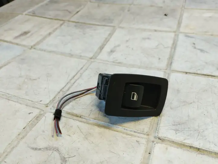 BMW 1 E81 E87 (2004 - 2011) 6945874 Кнопка стеклоподъемников — фото 1