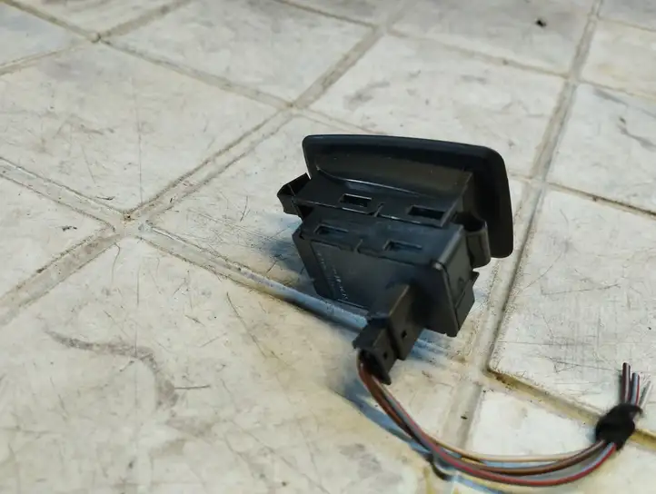 BMW 1 E81 E87 (2004 - 2011) 6945874 Кнопка стеклоподъемников — фото 3