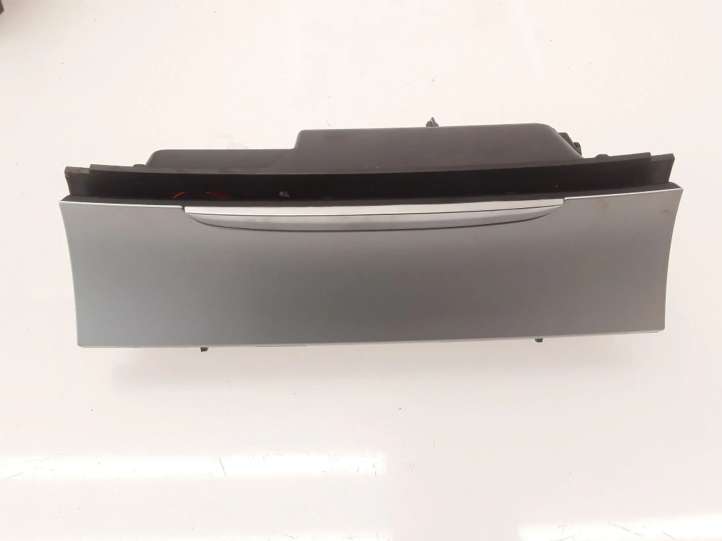 3C0863284G Volkswagen PASSAT B7 Peleninė panelėje