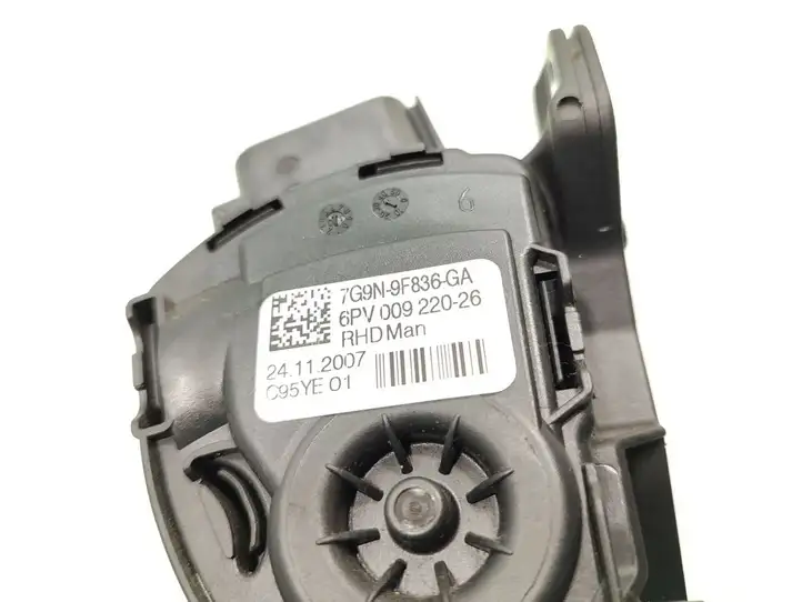 Land Rover Freelander 2 - LR2 (2006 - 2010) 7G9N-9F836-GA Педаль акселератора — фото 7