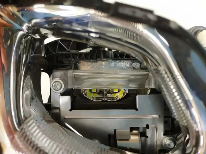 Mercedes-Benz E W212 (2009 - 2016) Стекло фары — фото 3
