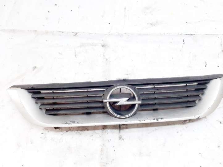 90568226 Opel Vectra B Grotelės priekinės