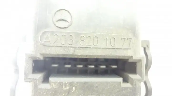 Mercedes-Benz C W203 (2000 - 2007) Держатель лампы заднего фонаря — фото 4