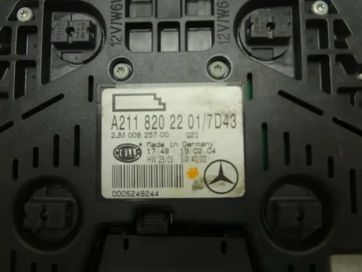 Mercedes-Benz E W211 (2002 - 2009) Задняя подсветка — фото 3