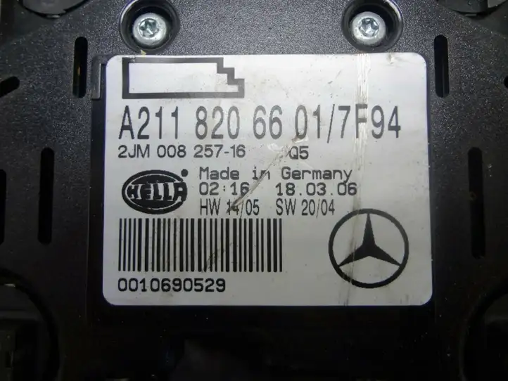 Mercedes-Benz E W211 (2002 - 2009) Задняя подсветка — фото 3