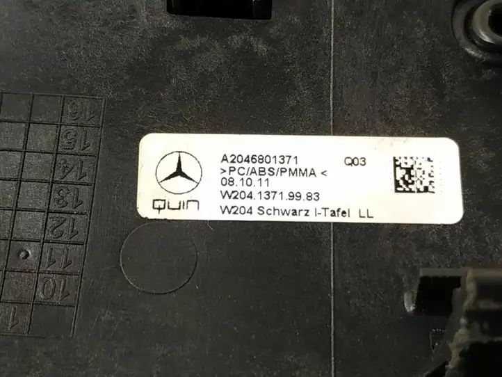 Mercedes-Benz C W204 (2007 - 2014) Центральный воздушный дефлектор — фото 9