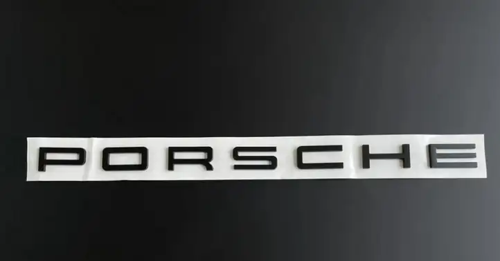 Porsche Cayenne (92A) (2011 - 2017) Эмблема производителя — фото 1