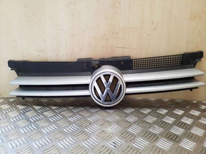 1J0853655G Volkswagen Golf IV Grotelės viršutinės