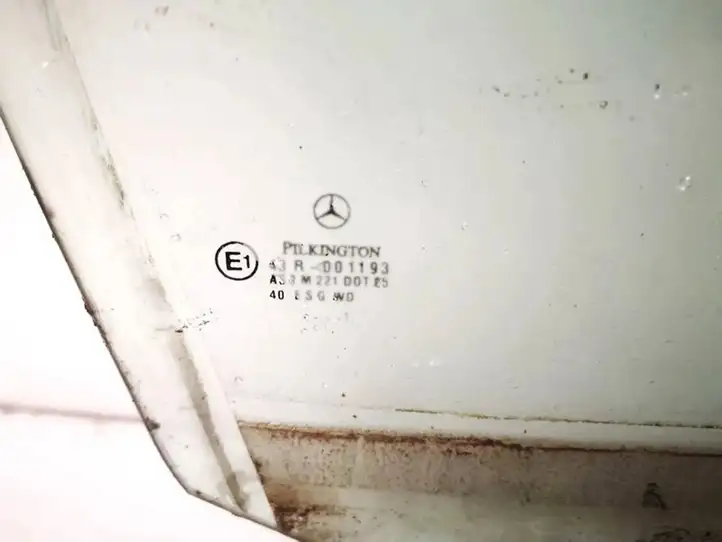 Mercedes-Benz C W203 (2000 - 2007) Стекло передней двери — фото 2