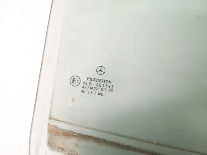 Mercedes-Benz C W203 (2000 - 2007) Стекло задней двери — фото 2