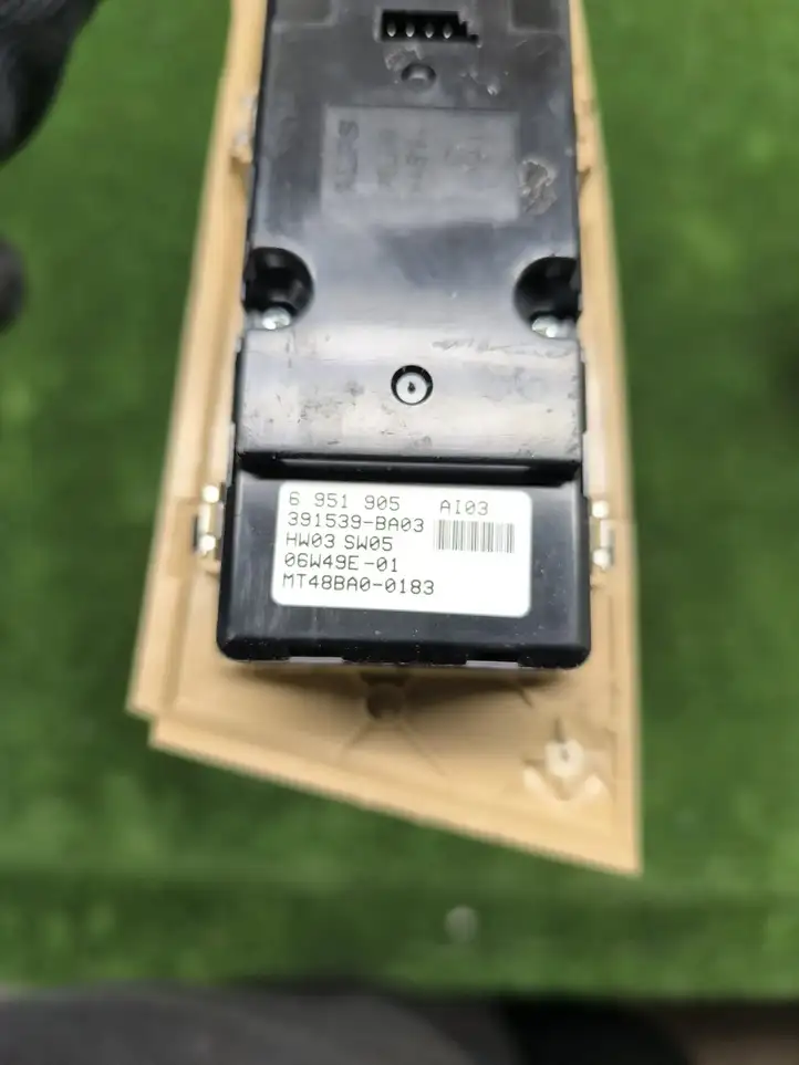 BMW 5 E60 E61 (2004 - 2010) 6951905 Кнопка стеклоподъемников — фото 2