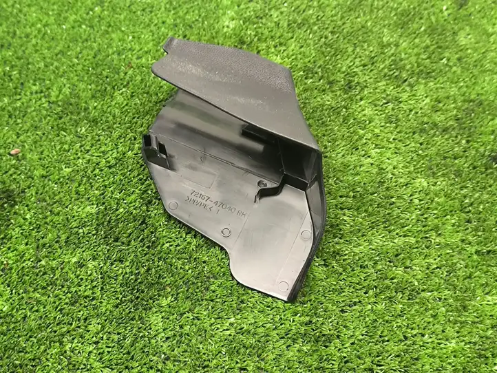 Toyota Prius (XW30) (2009 - 2015) 7215747040 Отделка нижней направляющей раздвижной двери — фото 5
