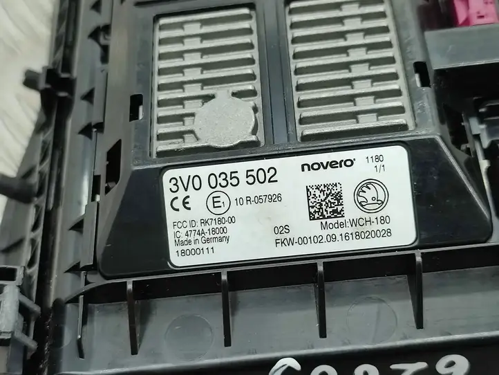 Skoda Octavia Mk3 (5E) (2013 - 2019) 3V0035502 Модуль беспроводной зарядки — фото 17