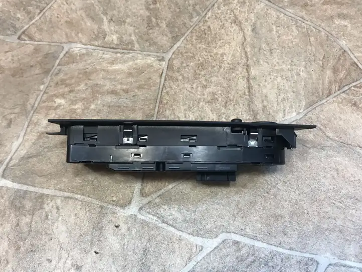 BMW Z4 E89 (2009 - 2017) 9216107 Кнопка стеклоподъемников — фото 4