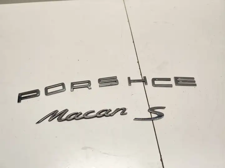 Porsche Macan (95B) (2014 - 2018) 99RR Эмблема производителя — фото 1