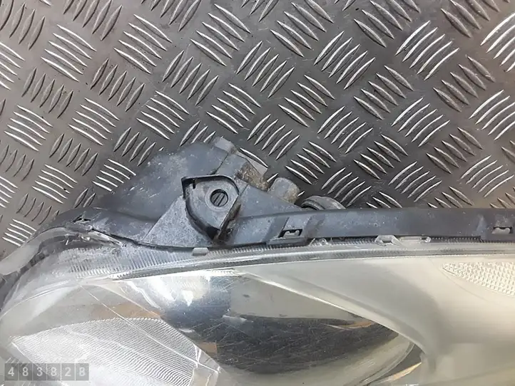 Toyota Yaris (2005 - 2009) 811100d120 Передняя противотуманная фара — фото 4