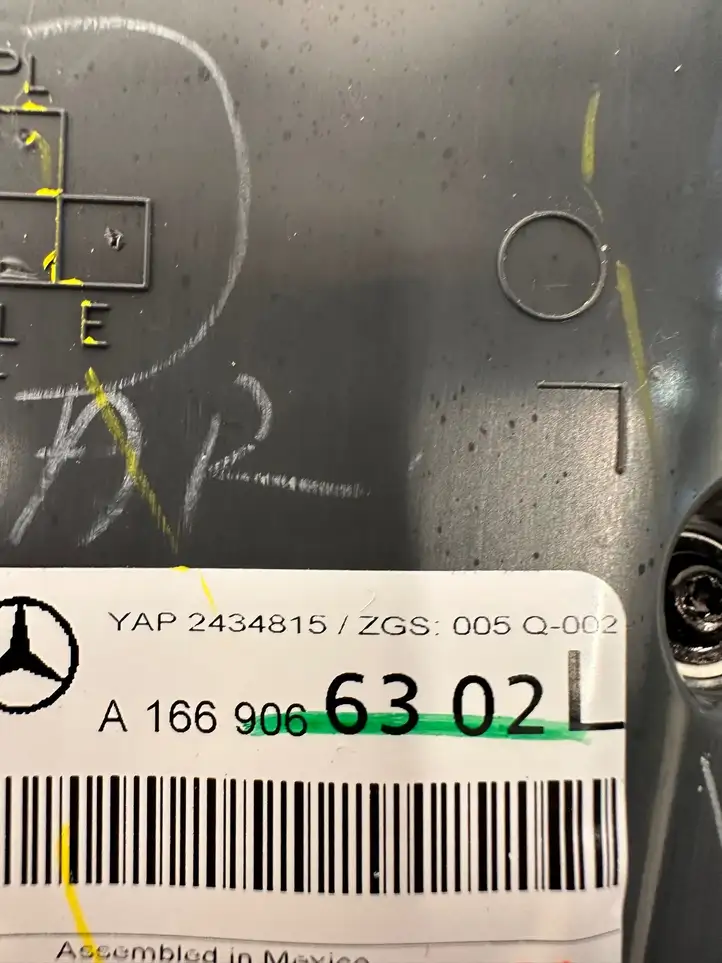 Mercedes-Benz GLS X166 (2015 - 2019) A1669066302 Задний фонарь в крышке багажника — фото 4