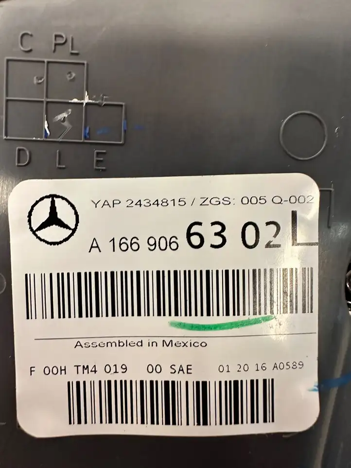 Mercedes-Benz GLS X166 (2015 - 2019) A1669066302 Задний фонарь в крышке багажника — фото 4