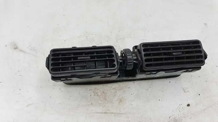 Toyota Avensis T220 (2000 - 2003) Центральный воздушный дефлектор — фото 1