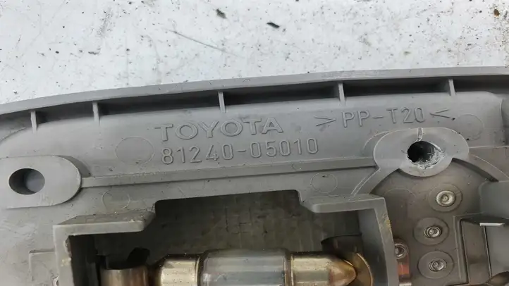 Toyota Avensis T220 (2000 - 2003) 8124005011 Передняя подсветка — фото 2