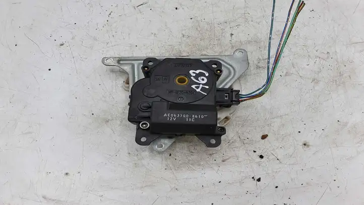 Toyota Corolla E120 E130 (2000 - 2004) AE0367008610 Двигатель задвижки потока воздуха — фото 1