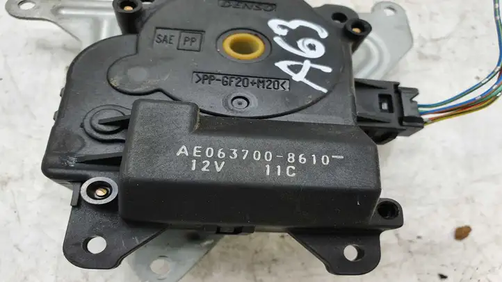 Toyota Corolla E120 E130 (2000 - 2004) AE0367008610 Двигатель задвижки потока воздуха — фото 2
