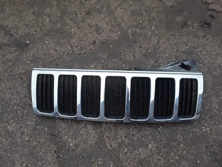 Jeep Grand Cherokee (WK) (2004 - 2010) 82209206 Верхняя решетка радиатора — фото 1