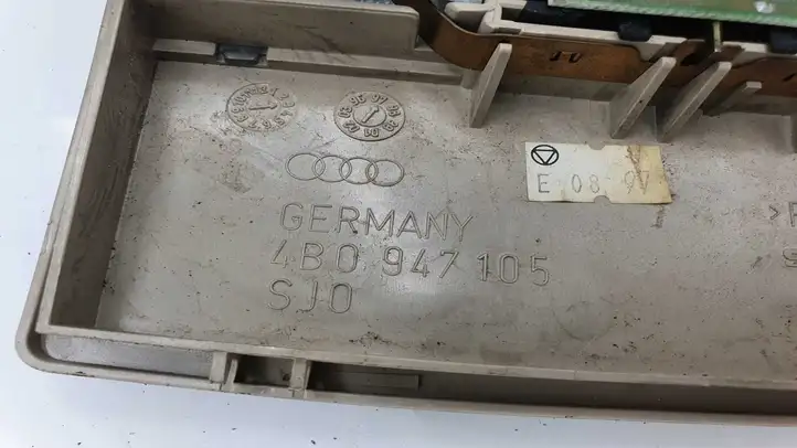 Audi A6 S6 C5 4B (2001 - 2004) 4B0947105 Передняя подсветка — фото 3