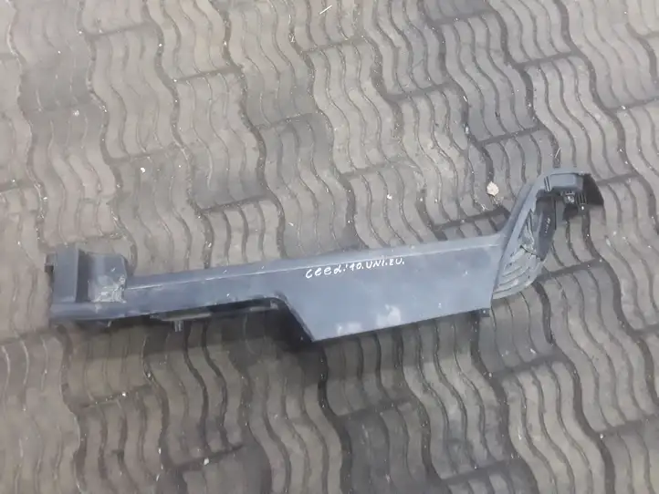 Kia Ceed (2010 - 2012) 859111H610 Прочая отделка багажника — фото 1
