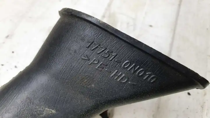 Toyota Corolla Verso AR10 (2004 - 2009) 177510N010 Трубка подачи воздуха — фото 3