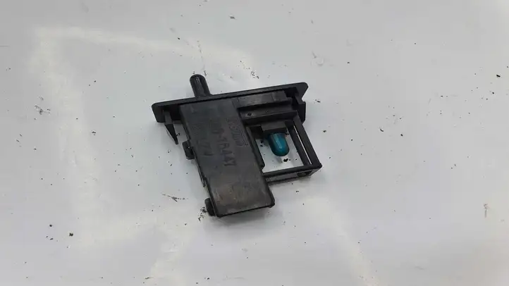 Toyota Corolla Verso AR10 (2004 - 2009) 8126033030 Лампа подсветки бардачка — фото 1