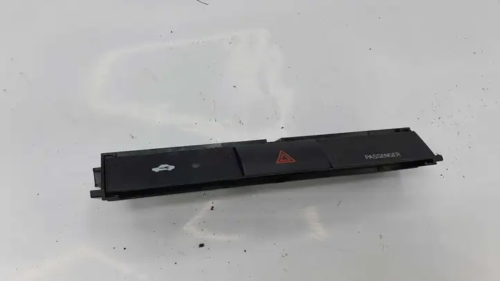 Toyota Corolla Verso AR10 (2004 - 2009) Включатель аварийных фонарей — фото 1