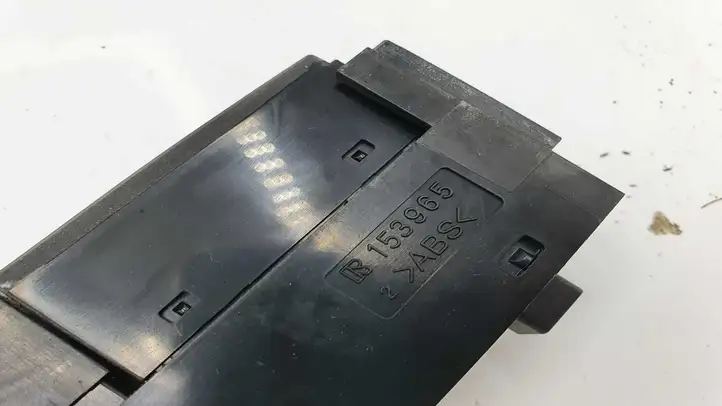 Toyota Corolla Verso AR10 (2004 - 2009) Включатель аварийных фонарей — фото 2
