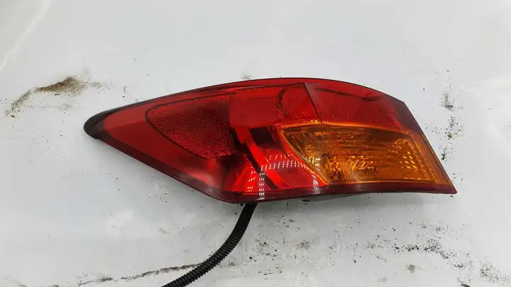 Lexus IS 220D-250-350 (2005 - 2010) Задний фонарь в кузове — фото 1